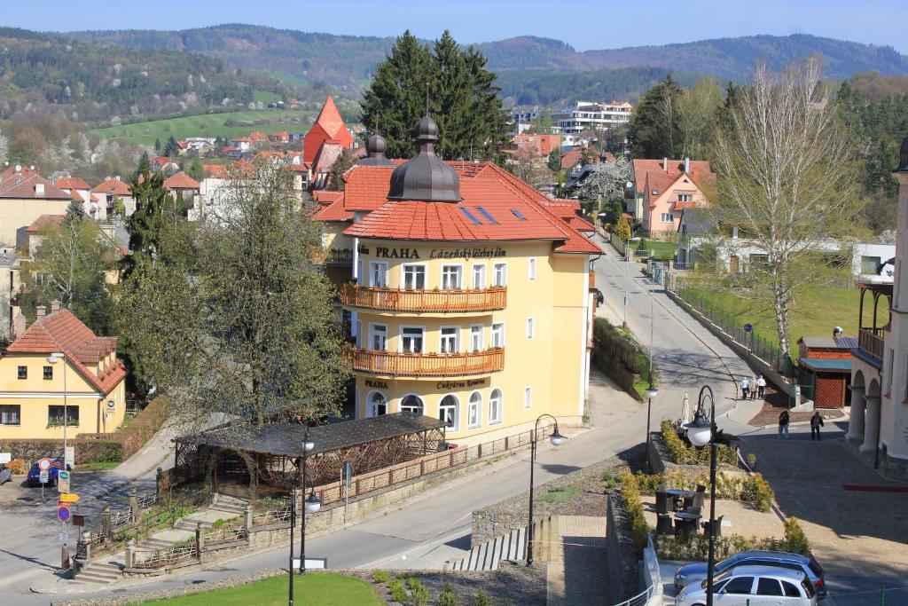 Hôtel Lazensky Lecebny Dum Praha à Luhačovice Extérieur photo