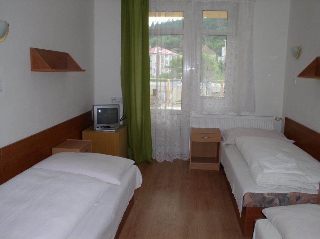 Hôtel Lazensky Lecebny Dum Praha à Luhačovice Extérieur photo